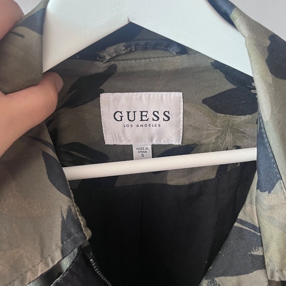 Guess military jacket size small with flower camouflage pattern - Picture 2 of 4